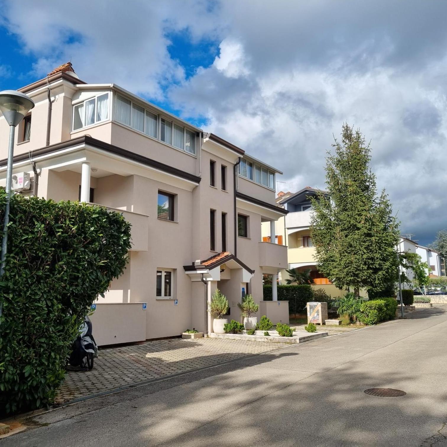 Apartments Krizine Umag Eksteriør bilde
